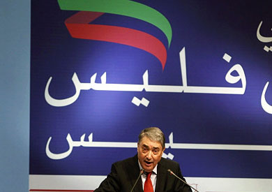 خسر بن فليس سباق الرئاسة أمام بوتفليقة عام 2004